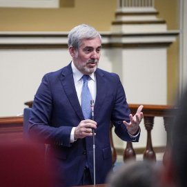 El presidente del Gobierno de Canarias, Fernando Clavijo, en el Parlamento. Foto: Gobierno de Canarias.
