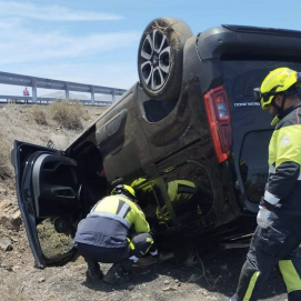 Vuelca con su vehículo en Tías
