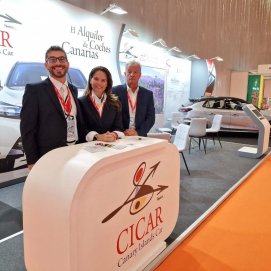 Personal de CICAR en el stand de la compañía en Expovacaciones 2024 en Bilbao