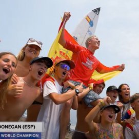 El surfista lanzaroteño Dylan Donegan tras proclamarse ganador