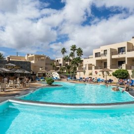 Apartamentos turísticos en Costa Teguise. Imagen: atrapalo.com