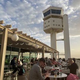 Torre de control desde una terraza del Aeropuerto de Lanzarote. Foto: David Merino Fernández