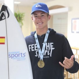 El surfista lanzaroteño Dylan Donegan (Foto: Juan Mateos)
