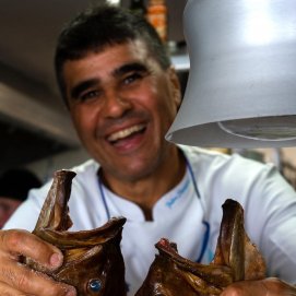 Pedro Santana, cocinero y propietario del restaurante Cocina del Puerto-Santa Brígida en Playa Blanca