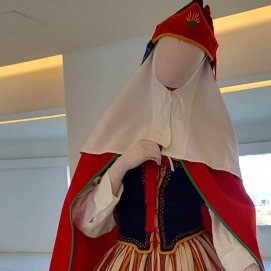 Exposición de trajes típicos en Jameos del Agua