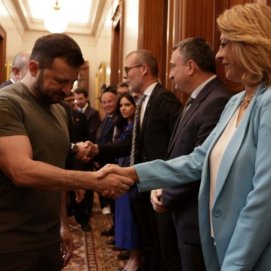 Cristina Valido con Volodímir Zelenski