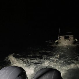 El barco rescatado por Emerlan en Puerto Calero