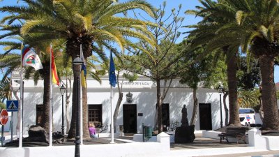 Fachada del Ayuntamiento de Yaiza