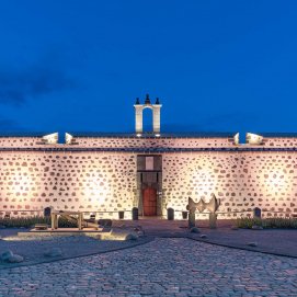 El Castillo de San José se ilumina por el Día Mundial de la Esclerosis Múltiple