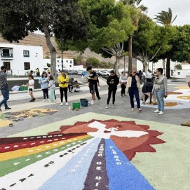 Elaboración de alfombras en Yaiza