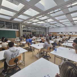 Poli Suárez muestra su apoyo a los estudiantes de la EBAU.