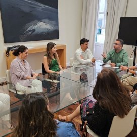 Reunión de Echedey Eugenio, Maciot Cabrera, Aroa Revelo y Atria