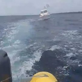 El barco encallado a dos millas de El Golfo