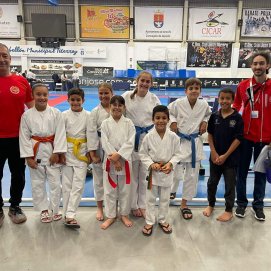 Los jugadores del Kárate Poliarrecife en el campeonato Campeonato de Kárate de la capital