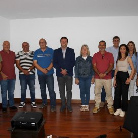 Autoridades junto a expertos y representantes de las asociaciones presentes en la jornada de su Guía técnica de parques infantiles inclusivos 