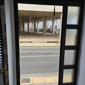 El portal sin puerta en el edificio de Arrecife