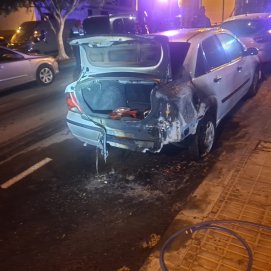 El coche quemado de madrugada en Arrecife