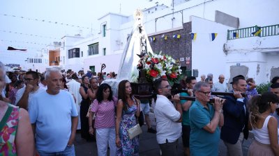 Procesión en honor a la Virgen del Carmen en Valterra