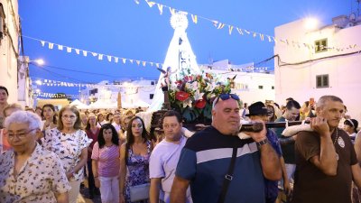 Procesión en honor a la Virgen del Carmen en Valterra