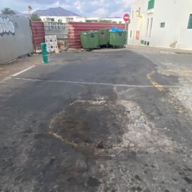 El estado de la vía en la calle Comedero en Playa Blanca