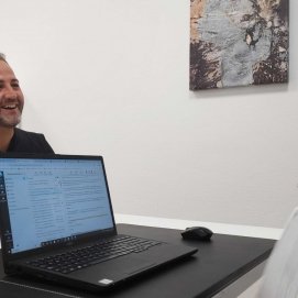 Alejandro recibiendo la noticia de su cancelación