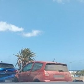 Los coches que han colisionado en el Aeropuerto (Fotos: La Voz)