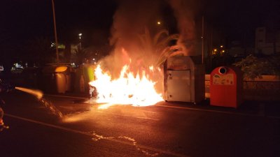 Incendio de contenedores en Arrecife