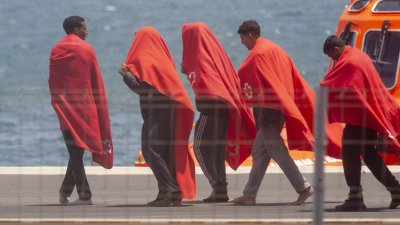 La Salvamar Al Nair rescata a los supervivientes de una neumática el 29 de julio en Lanzarote. Foto: Juan Mateos.