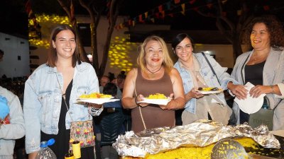 Comida popular de la Asociación VivHaría