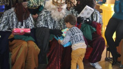 Sus majestades los reyes magos visitan al CEIP Las Breñas. Archivo personal: Mercedes Morales