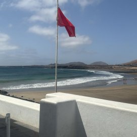 Bandera roja en la playa de La Garita en una imagen de archivo.