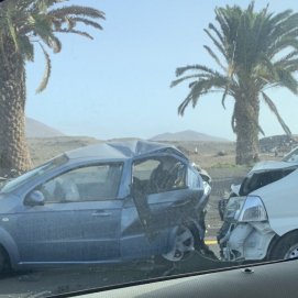 Accidente múltiple en la LZ-2. Foto: La Voz de Lanzarote.