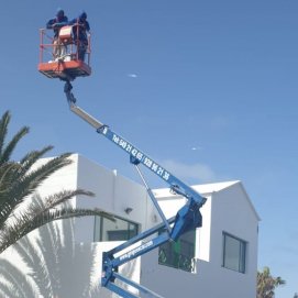 El rescate de los operarios atrapados en una grúa en Puerto del Carmen