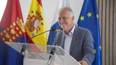 Pedro Sánchez y Fernando Clavijo se reúnen en Lanzarote. Foto: Juan Mateos.