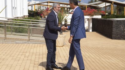 Pedro Sánchez y Fernando Clavijo se reúnen en Lanzarote. Foto: Juan Mateos.