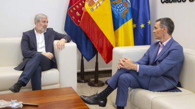 Pedro Sánchez y Fernando Clavijo se reúnen en Lanzarote. Foto: Juan Mateos.