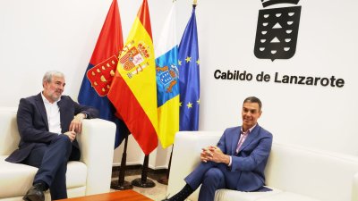 Pedro Sánchez y Fernando Clavijo se reúnen en Lanzarote. Fotos: Juan Mateos y La Voz.
