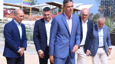 Pedro Sánchez y Fernando Clavijo se reúnen en Lanzarote. Fotos: Juan Mateos y La Voz.