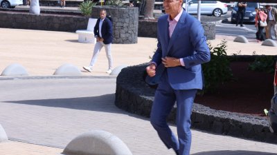 Pedro Sánchez y Fernando Clavijo se reúnen en Lanzarote. Fotos: Juan Mateos y La Voz.
