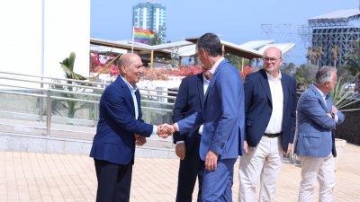 Pedro Sánchez y Fernando Clavijo se reúnen en Lanzarote. Fotos: Juan Mateos y La Voz.