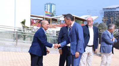 Pedro Sánchez y Fernando Clavijo se reúnen en Lanzarote. Fotos: Juan Mateos y La Voz.