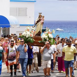Las 'Fiestas de Nuestras Señora del Carmen’ acaban con la tradicional procesión marítima en Arrieta