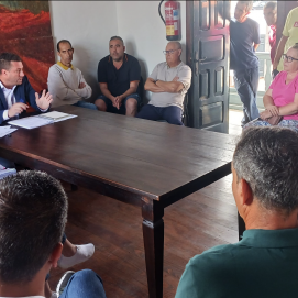 Reunión del Ayuntamiento con los taxistas