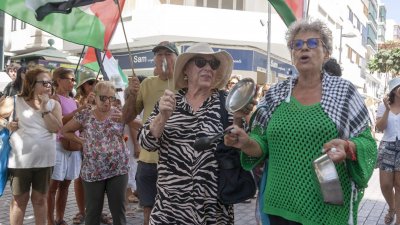 El Puente de Las Bolas se tiñe de banderas palestinas. Foto: Juan Mateos.