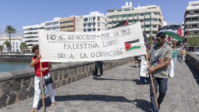 El Puente de Las Bolas se tiñe de banderas palestinas. Foto: Juan Mateos.