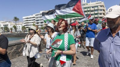 El Puente de Las Bolas se tiñe de banderas palestinas. Foto: Juan Mateos.
