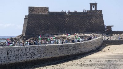 El Puente de Las Bolas se tiñe de banderas palestinas. Foto: Juan Mateos.