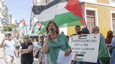 El Puente de Las Bolas se tiñe de banderas palestinas. Foto: Juan Mateos.