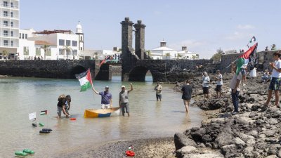 El Puente de Las Bolas se tiñe de banderas palestinas. Foto: Juan Mateos.