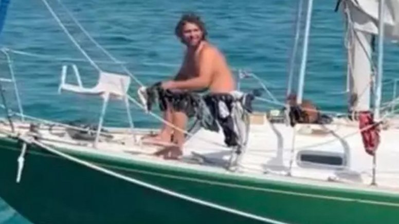 James Nunan en el barco en el que viajaba. Foto: La Provincia